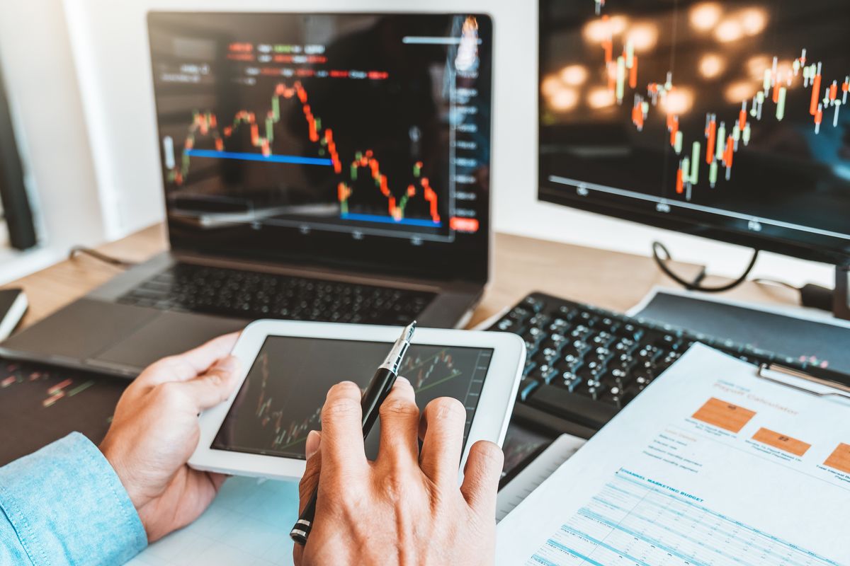 esperto investimenti affari borsa azioni