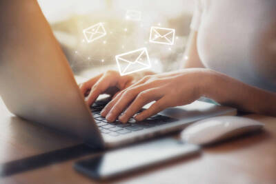 ragazza pc email mail