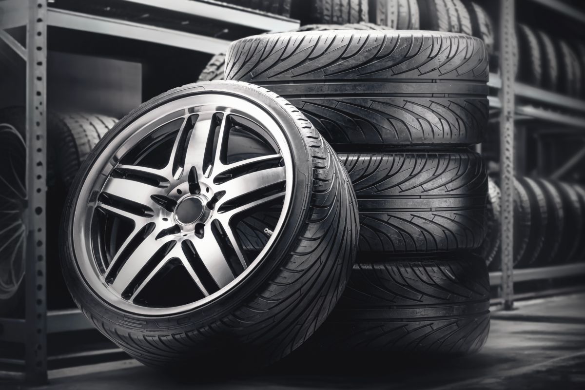 gomme con cerchi in lega