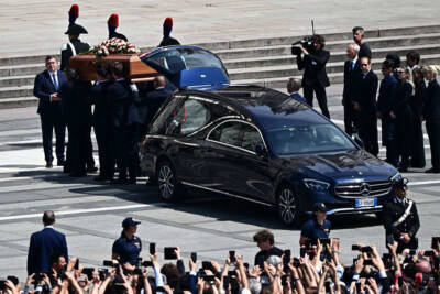 Bara Silvio Berlusconi