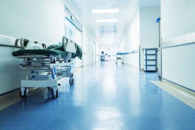 ospedale vuoto corsia