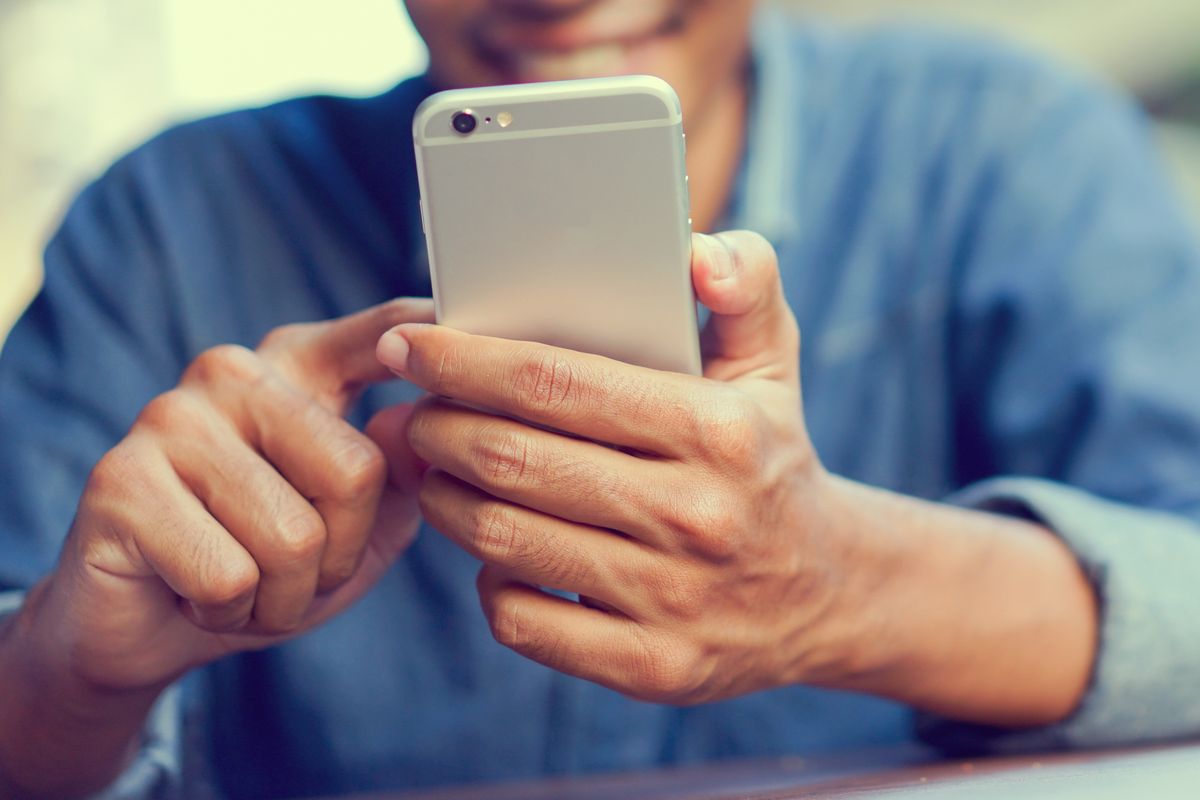 cellulare smartphone uomo