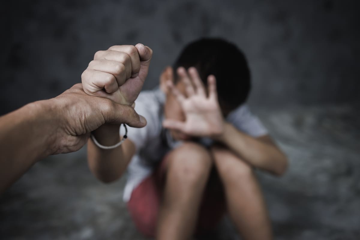 bambino vittima di abuso