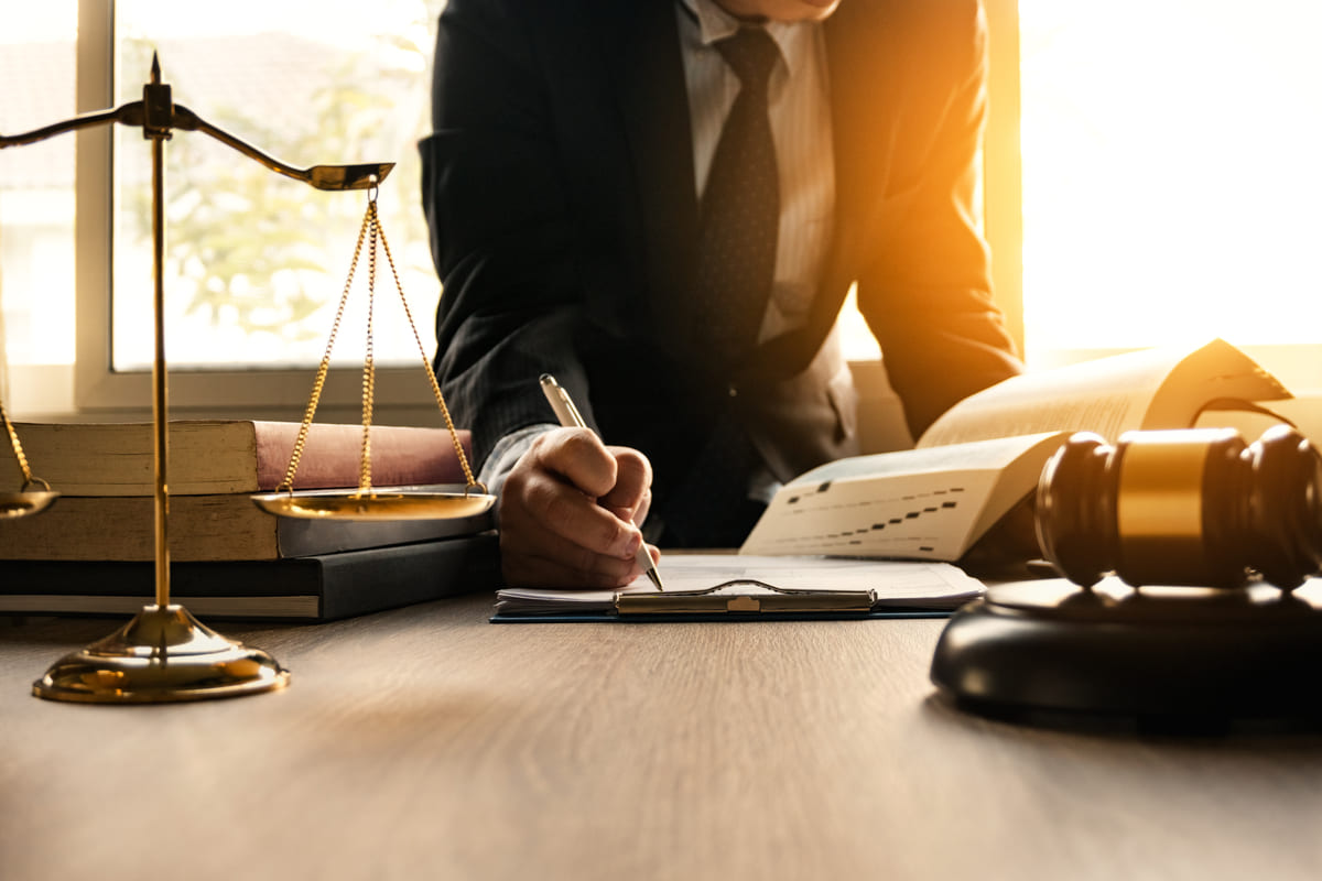 avvocato giudice tribunale legge