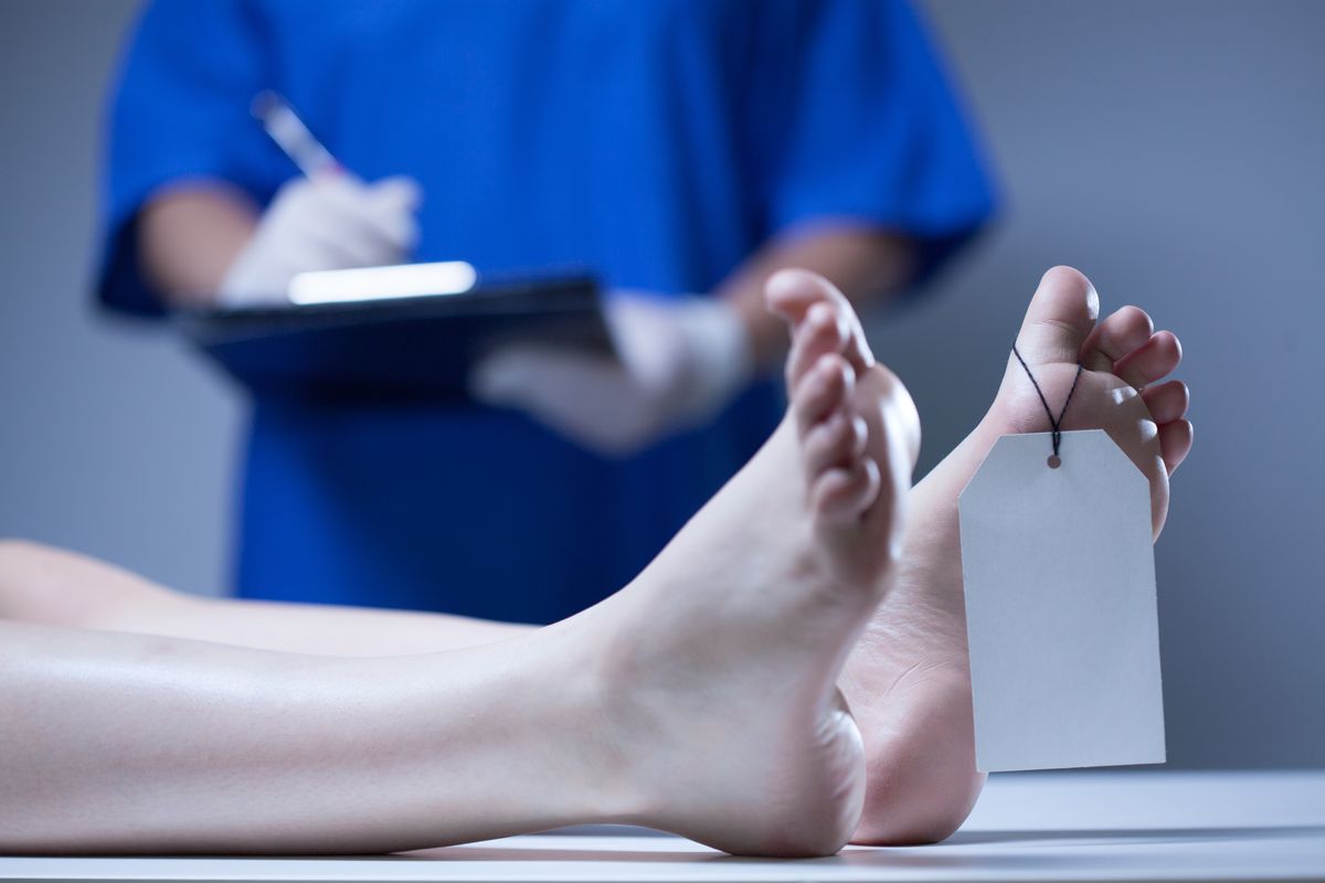 cadavere in obitorio