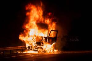 camion in fiamme