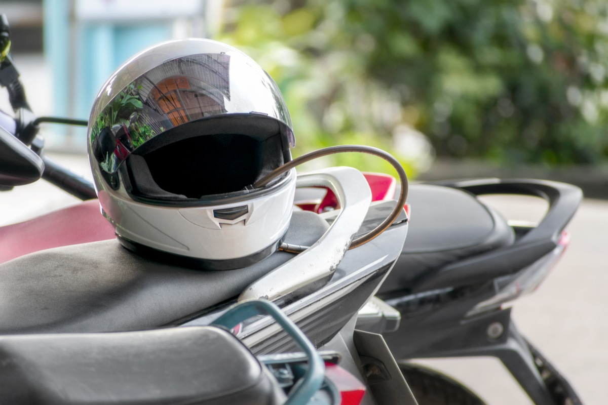 Casco e moto