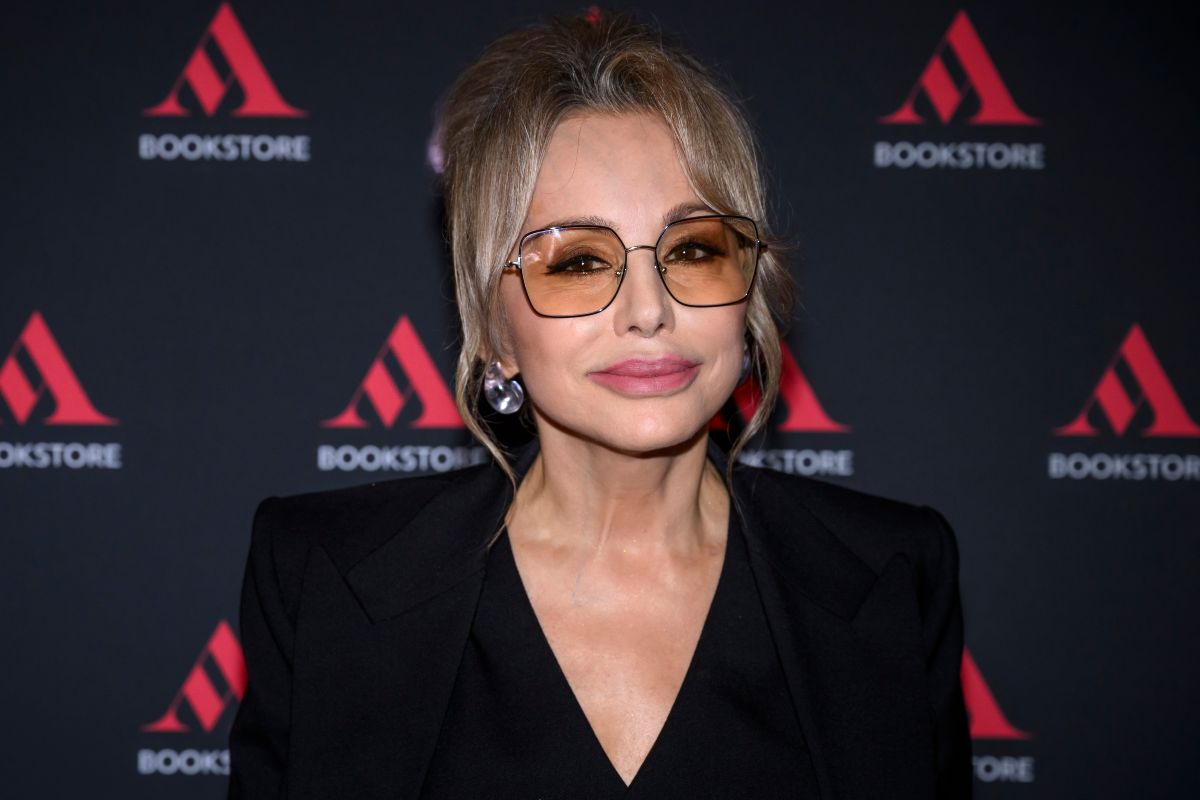 primo piano di Marina Berlusconi con gli occhiali ad un evento Mondadori