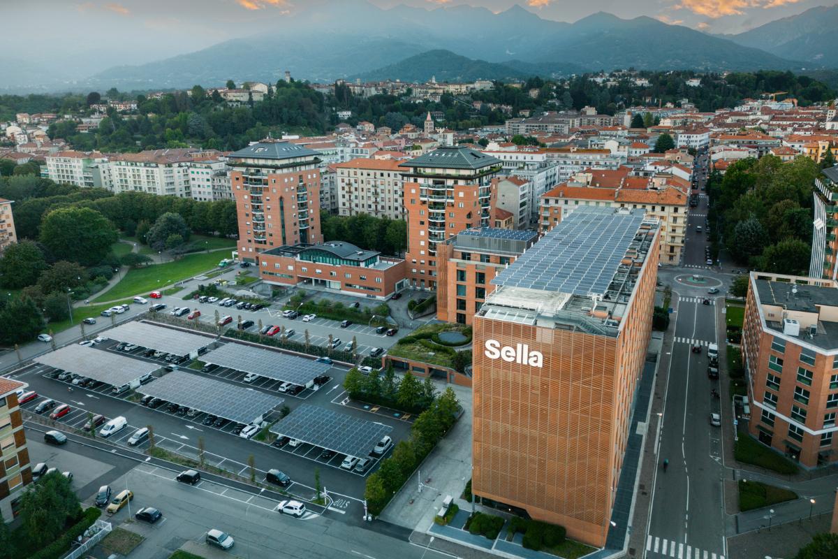 L’edificio della sede centrale di Sella a Biella.