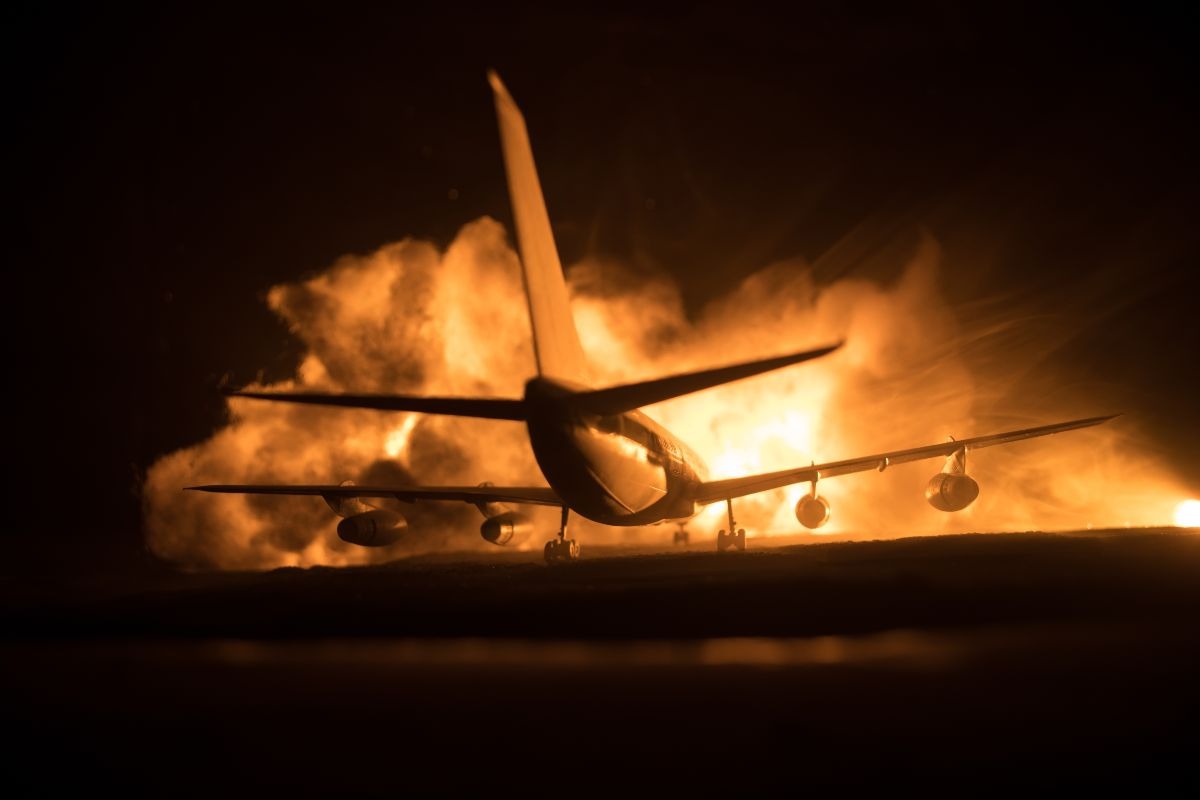 incidente aereo con fiamme